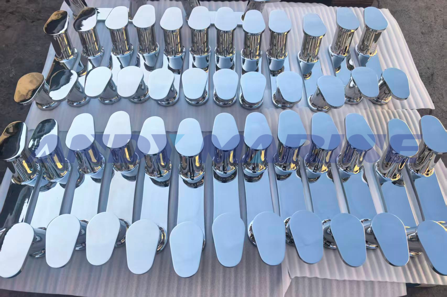 Andy Marine levererar framgångsrikt högpresterande 316 rostfritt stål pollare