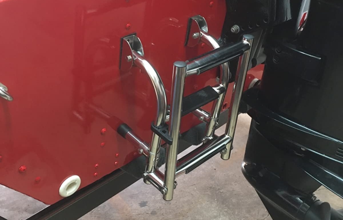 Fällbar ombordstigningsstege